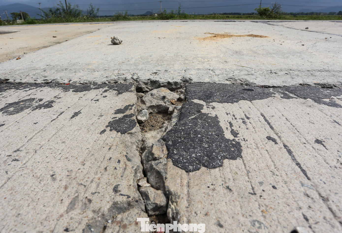 Ông Võ Trường Giang - Trưởng Văn phòng Quản lý đường bộ 2.3 (thuộc Khu quản lý đường bộ 2 - Cục đường bộ Việt Nam) cho biết, quá trình theo dõi khoảng 10 năm qua, đoạn tuyến này không còn bị ngập, có thể thảm nhựa.