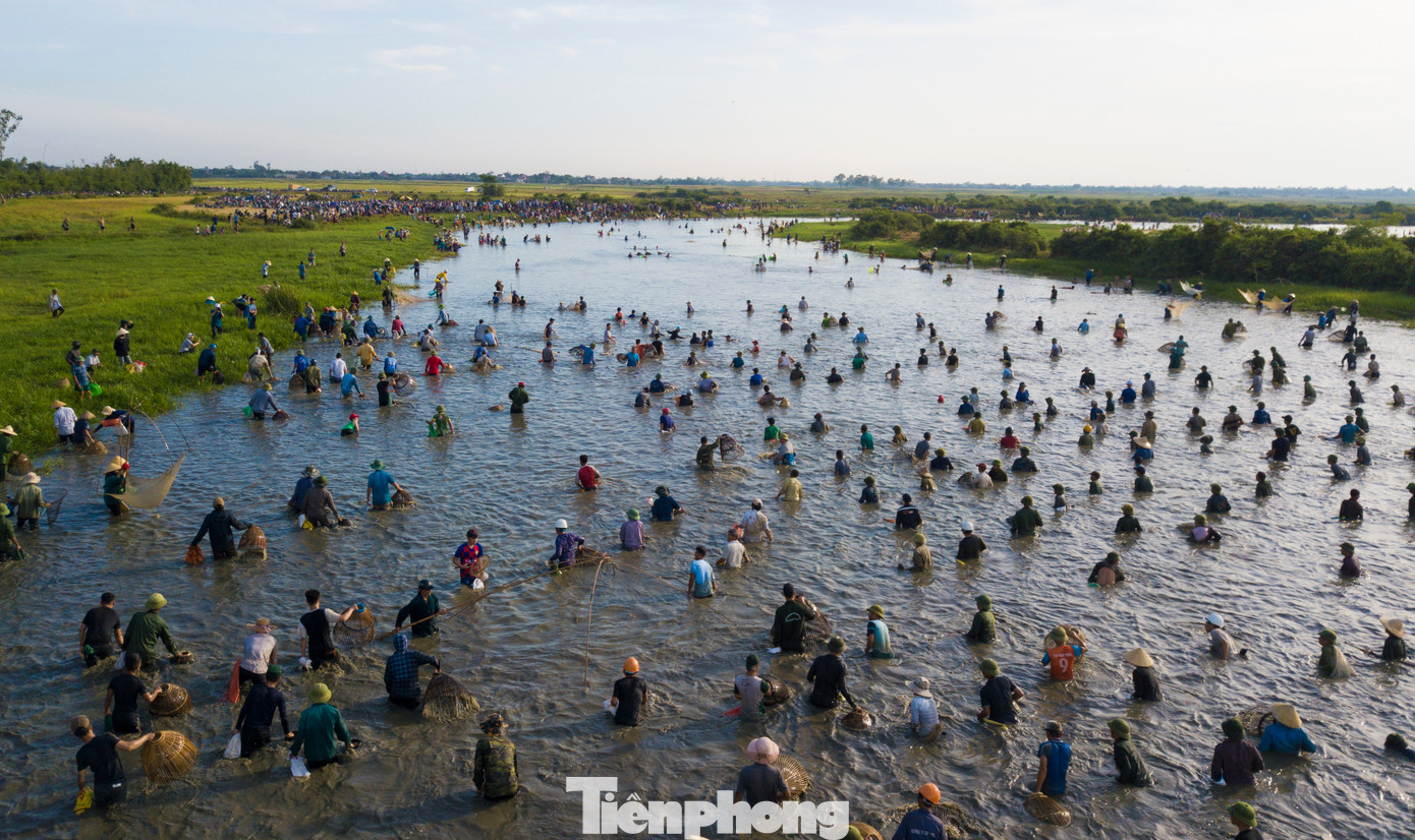 Lễ hội đánh cá Đồng Hoa (còn gọi là lễ hội đánh Vực) là 1 trong 3 lễ hội đánh cá truyền thống ở Việt Nam còn lưu giữ được đến ngày nay (lễ hội đánh cá ở Phong Châu - Phú Thọ; lễ hội đánh cá làng Me ở huyện Phúc Thọ - Hà Nội). Riêng hội đánh Vực ở xã Xuân Viên đã tồn tại khoảng 300 năm.