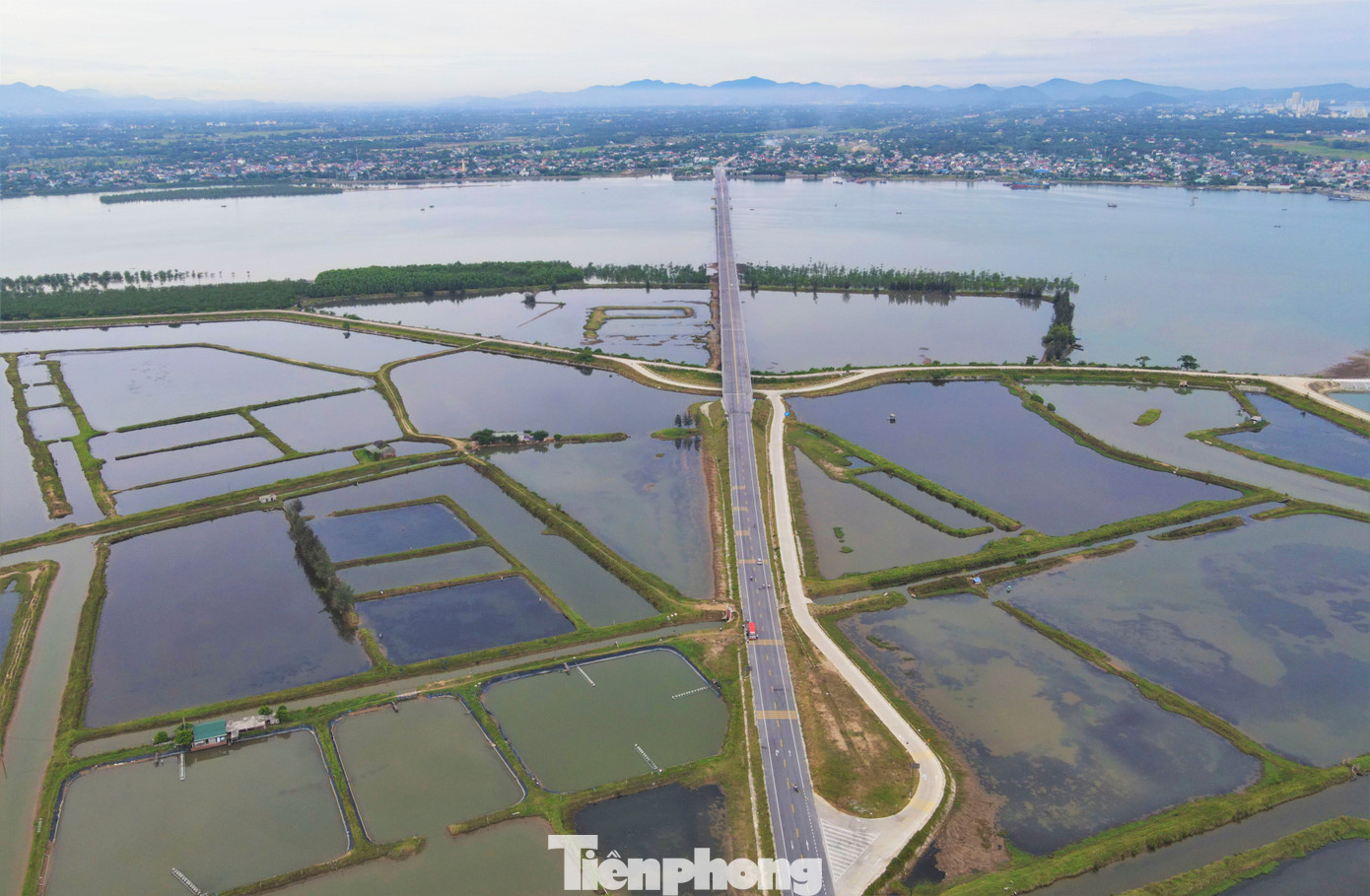 Toàn tuyến đường ven biển Hà Tĩnh (hiện trạng là đường tỉnh 547, đi qua 6 địa phương của Hà Tĩnh, gồm 5 huyện: Nghi Xuân, Lộc Hà, Thạch Hà, Cẩm Xuyên, Kỳ Anh và thị xã Kỳ Anh với chiều . Trong đó cầu Cửa Hội (huyện Nghi Xuân) là điểm đầu của tuyến.