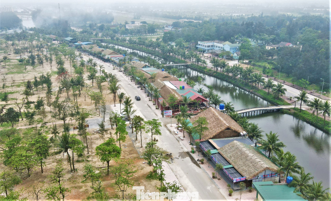 “Các nhà hàng, cơ sở lưu trú trên địa bàn cũng được kêu gọi chỉnh trang, cải tạo, làm đẹp để chuẩn bị khai thác mùa du lịch hiệu quả. Năm nay Khu du lịch Xuân Thành sẽ đưa các gian hàng lưu động bán đồ ẩm thực, giải khát, đồ lưu niệm vào ban đêm để phục vụ đa dạng nhu cầu của du khách” vị đại diện Ban Quản lý dịch vụ công ích và các điểm du lịch huyện Nghi Xuân.