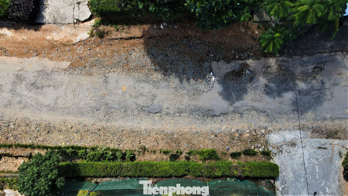 Lãnh đạo địa phương cho biết, ngành chức năng đã khảo sát và đưa ra phương án, đầu tư hơn 120 tỷ để nâng cấp, tu bổ tuyến đường trong năm 2024. Tuy nhiên, việc triển khai cụ thể chưa được thông báo.