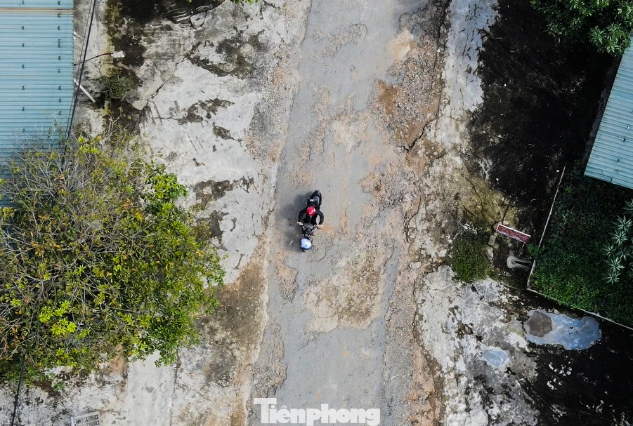 Tuyến đường là huyết mạch giao thông các xã vùng thượng huyện Kỳ Anh nên việc xuống cấp thành trở ngại lớn nhất cho người dân trong vùng.