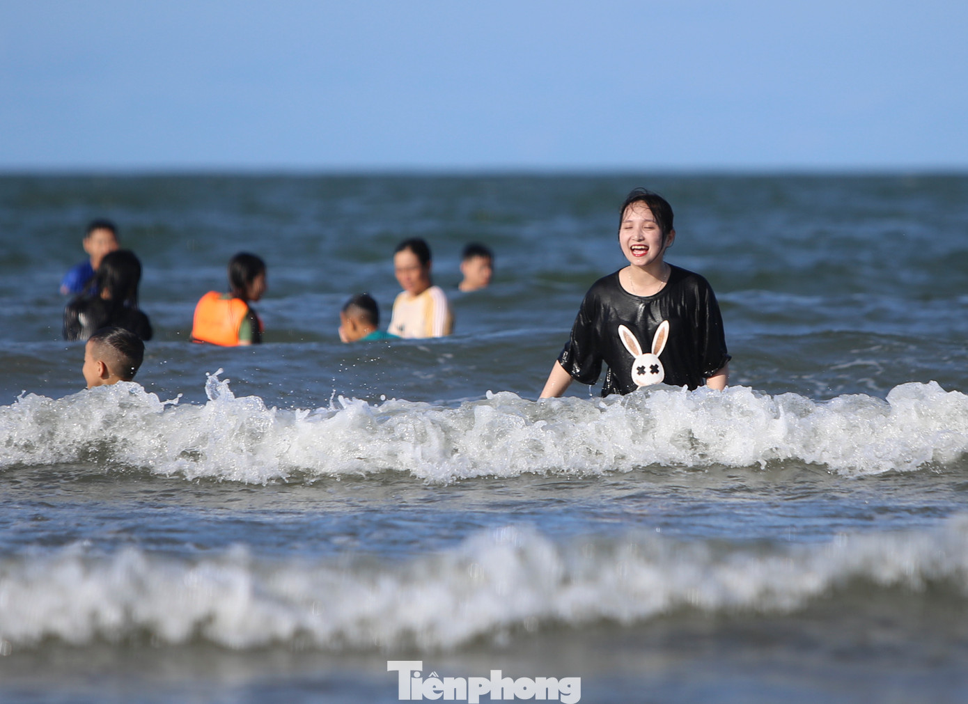 Thỏa thích vui đùa trong làn nước.