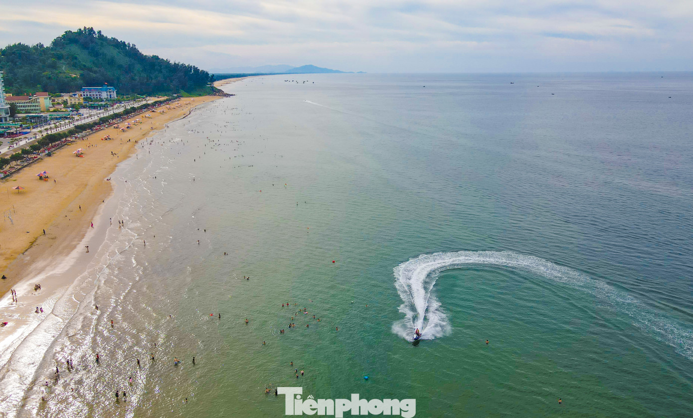 Từ đầu tháng 4, ngành du lịch Hà Tĩnh đã tổ chức các lễ hội khai trương du lịch tại các địa phương.