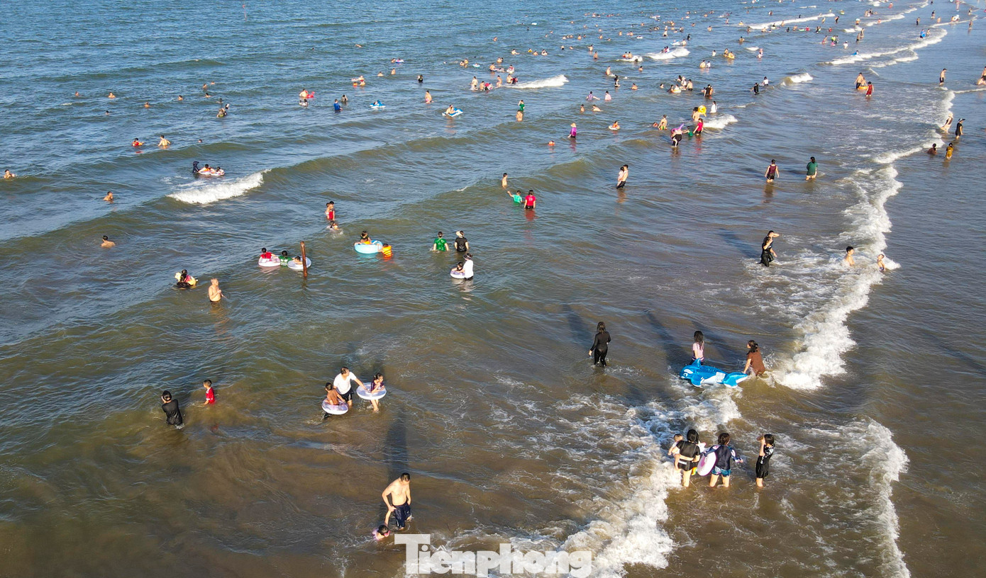 Thỏa thích vui đùa trong làn nước.