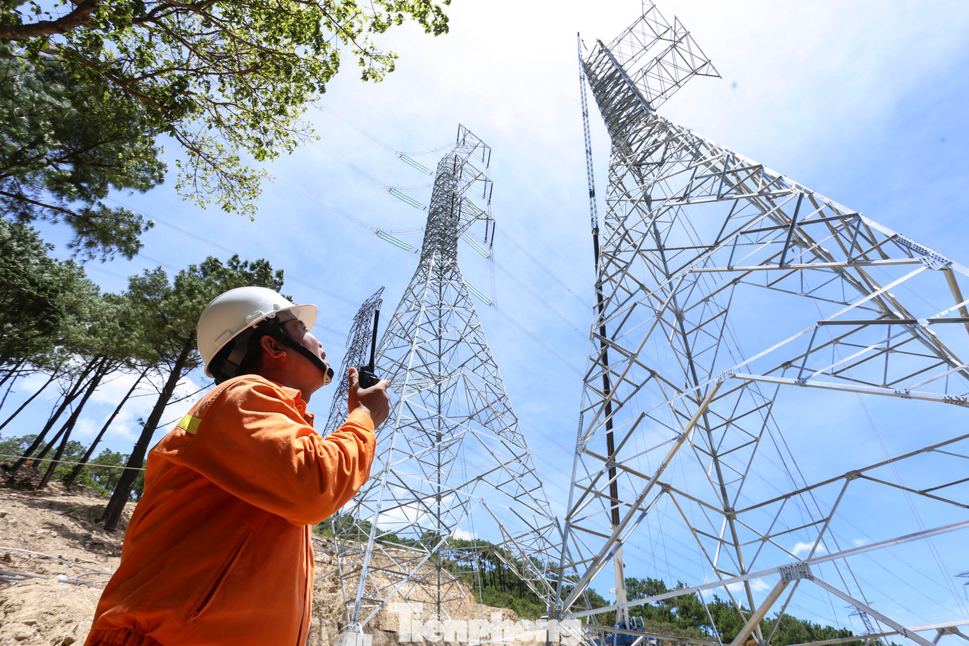 Đường dây 500kV mạch 3, cung đoạn Quảng Trạch - Quỳnh Lưu đã về đích.