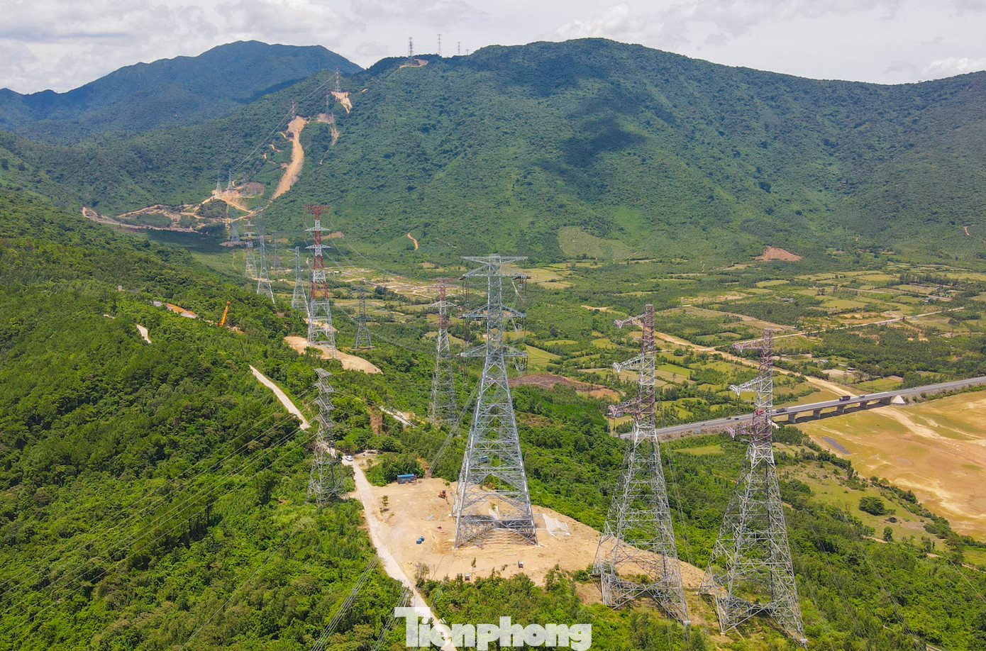 Đường dây 500kV mạch 3, cung đoạn Quảng Trạch - Quỳnh Lưu đã về đích.