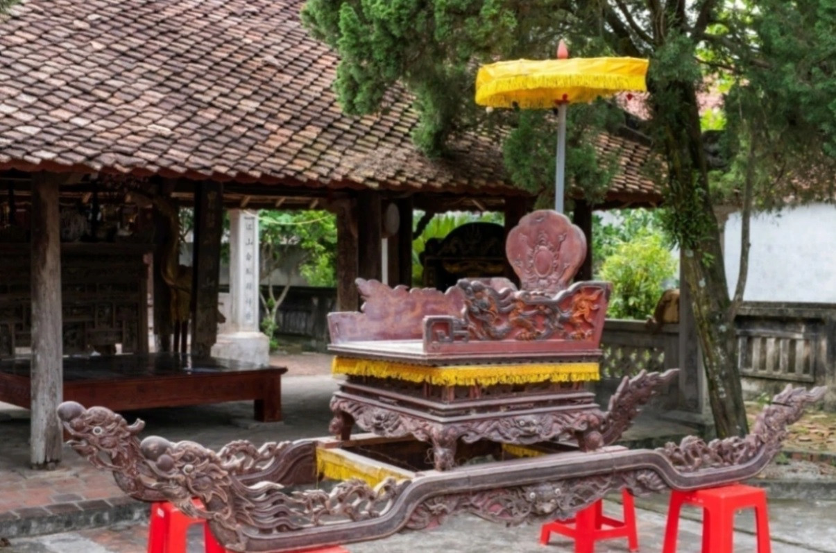 Kiệu rước tiến sĩ vinh quy.