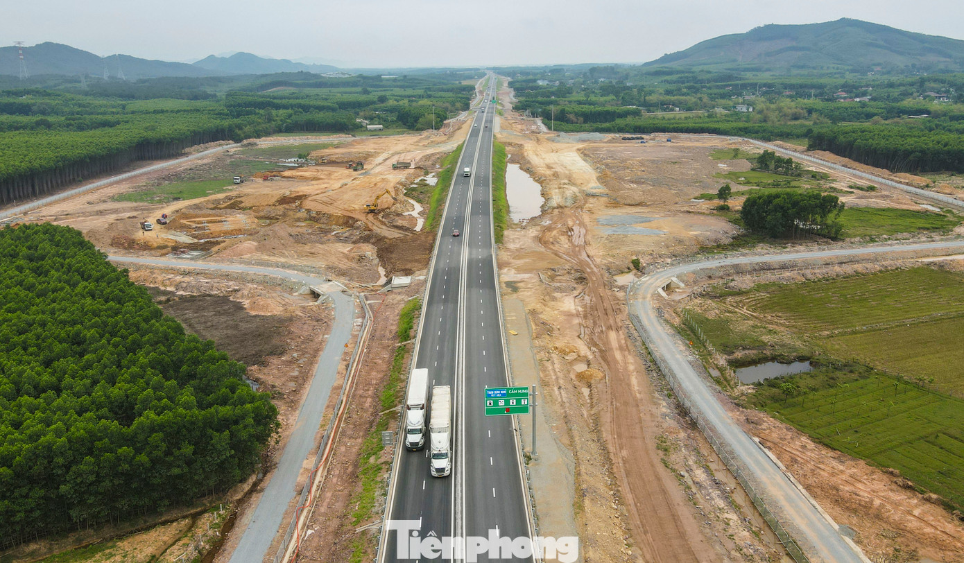 Việc sớm thi công trạm dừng nghỉ trên cao tốc sẽ giúp tài xế có thể nghỉ ngơi, phục hồi thể trạng, giảm mệt mỏi, buồn ngủ khi lái xe, đảm bảo giải quyết các nhu cầu cá nhân như ăn uống, vệ sinh... cũng như có khoảng dừng cần thiết để kiểm tra xe nếu có dấu hiệu bất thường, góp phần đảm bảo an toàn giao thông.