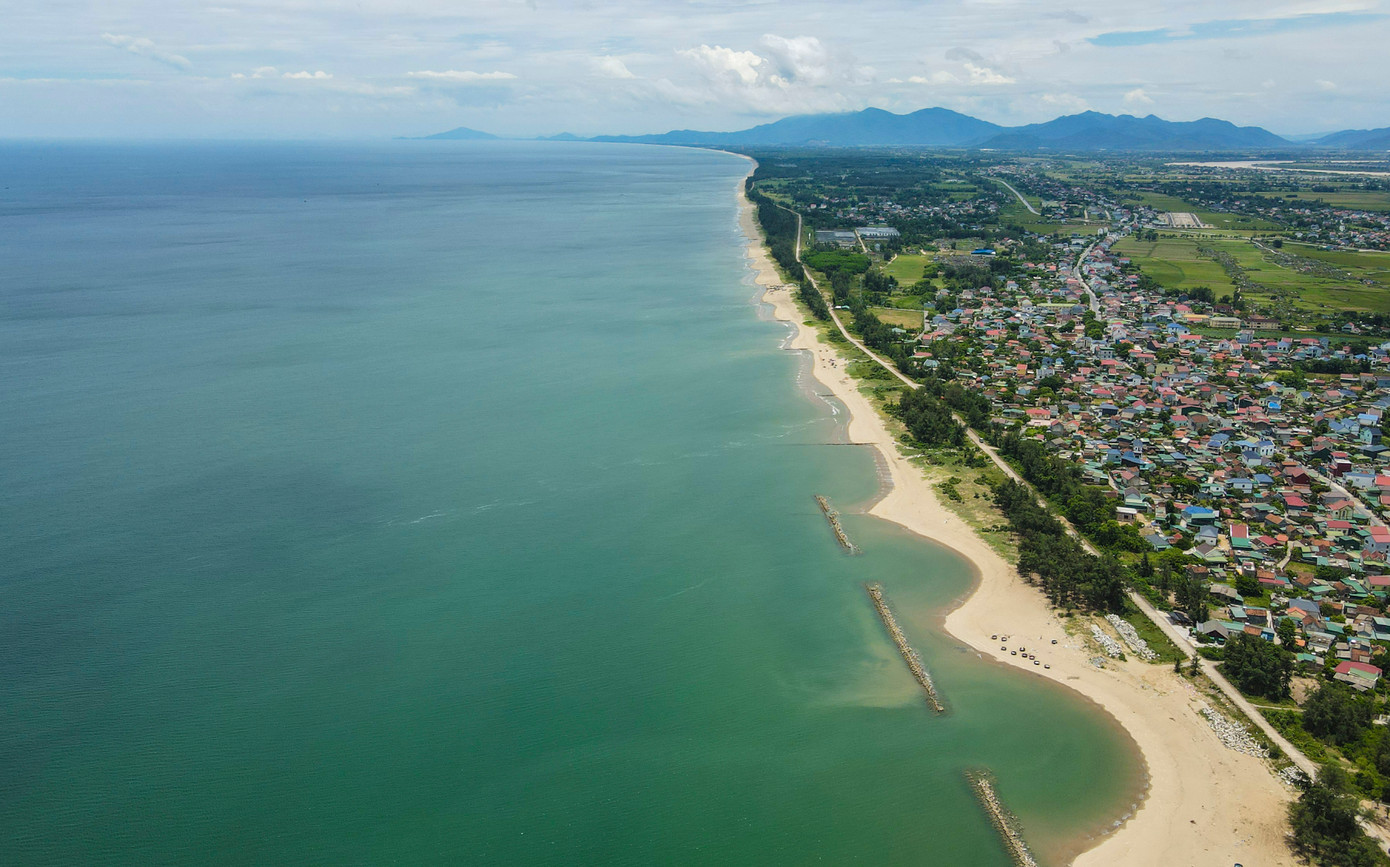 Khu vực này có bãi biển dài, thoải, làn nước trong xanh. Khi nơi này được đầu tư, xây dựng khu du lịch xứng tầm sẽ tạo nên diện mạo mới, sự phát triển mới cho ngành du lịch Hà Tĩnh. Khu vực này có bãi biển dài, thoải, làn nước trong xanh. Khi nơi này được đầu tư, xây dựng khu du lịch xứng tầm sẽ tạo nên diện mạo mới, sự phát triển mới cho ngành du lịch Hà Tĩnh.