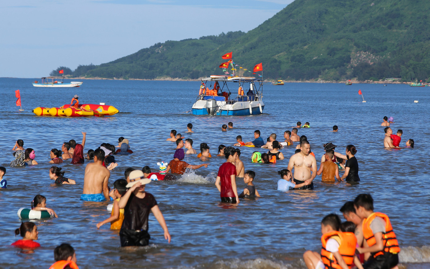 Hà Tĩnh đang trở thành điểm đến lý tưởng của khách du lịch ngoại tỉnh. Hà Tĩnh đang trở thành điểm đến lý tưởng của khách du lịch ngoại tỉnh.