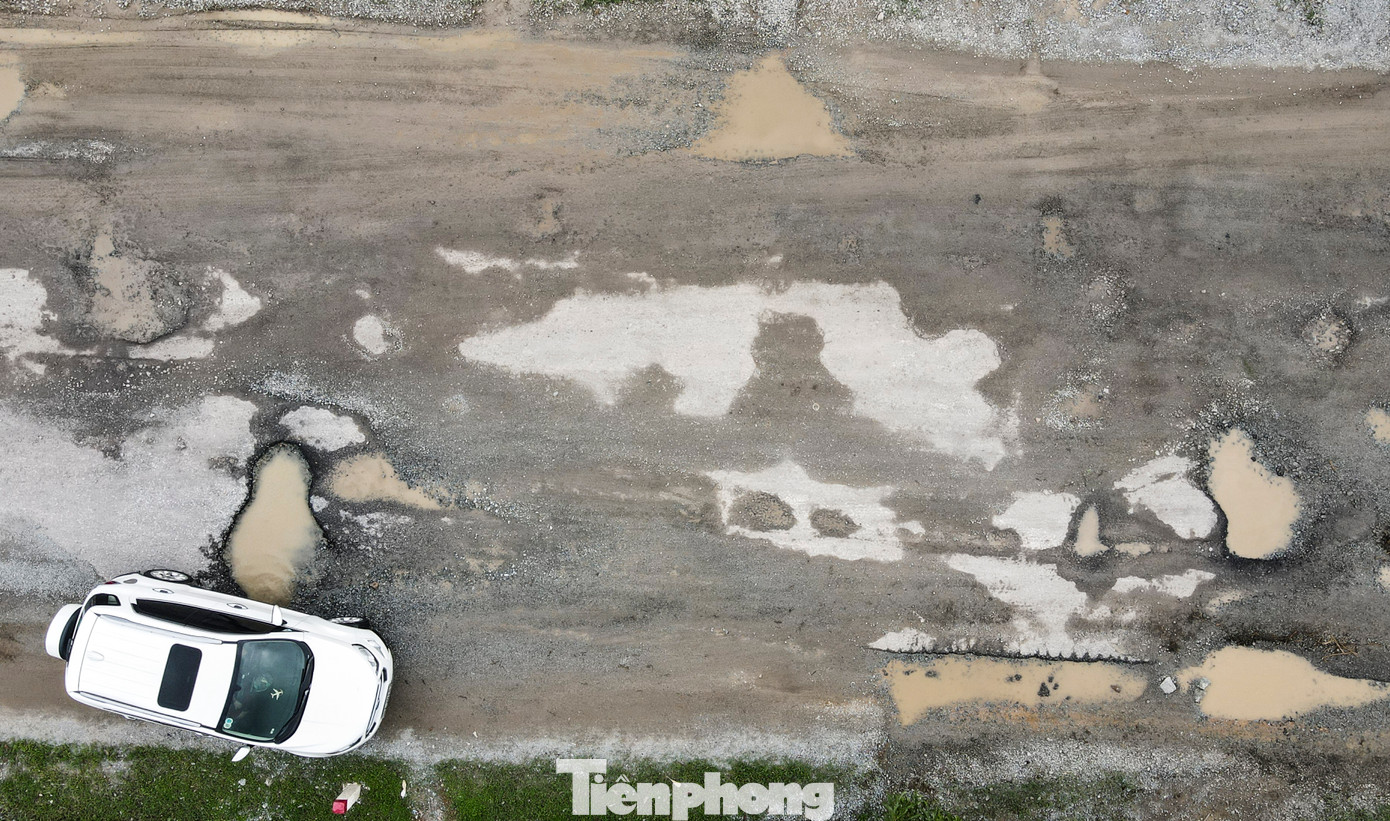 Chi chít ổ voi, ổ gà trên đường ven biển Hà Tĩnh.