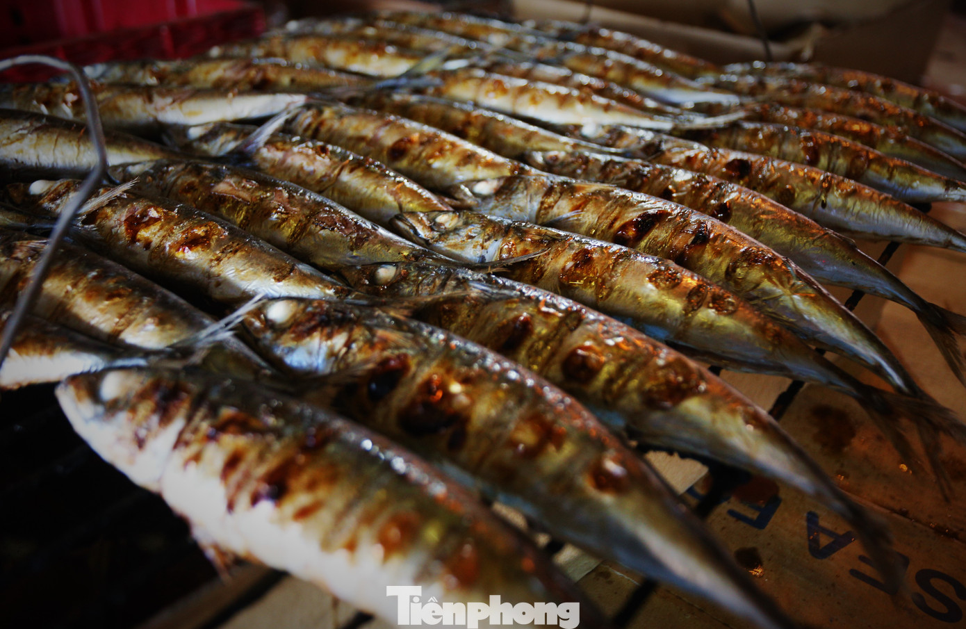 Lãnh đạo UBND xã Thạch Kim cho biết: “Hiện xã có khoảng 40 hộ dân đang làm nghề nướng cá tại cụm công nghiệp chế biến hải sản. Nghề nướng cá của người dân địa phương vừa tạo công ăn việc làm, thu nhập còn đóng góp lớn trong khâu chế biến, đưa hải sản ra thị trường trong và ngoài tỉnh. Sắp tới, xã sẽ làm hồ sơ đề nghị công nhận nướng cá là nghề truyền thống”.