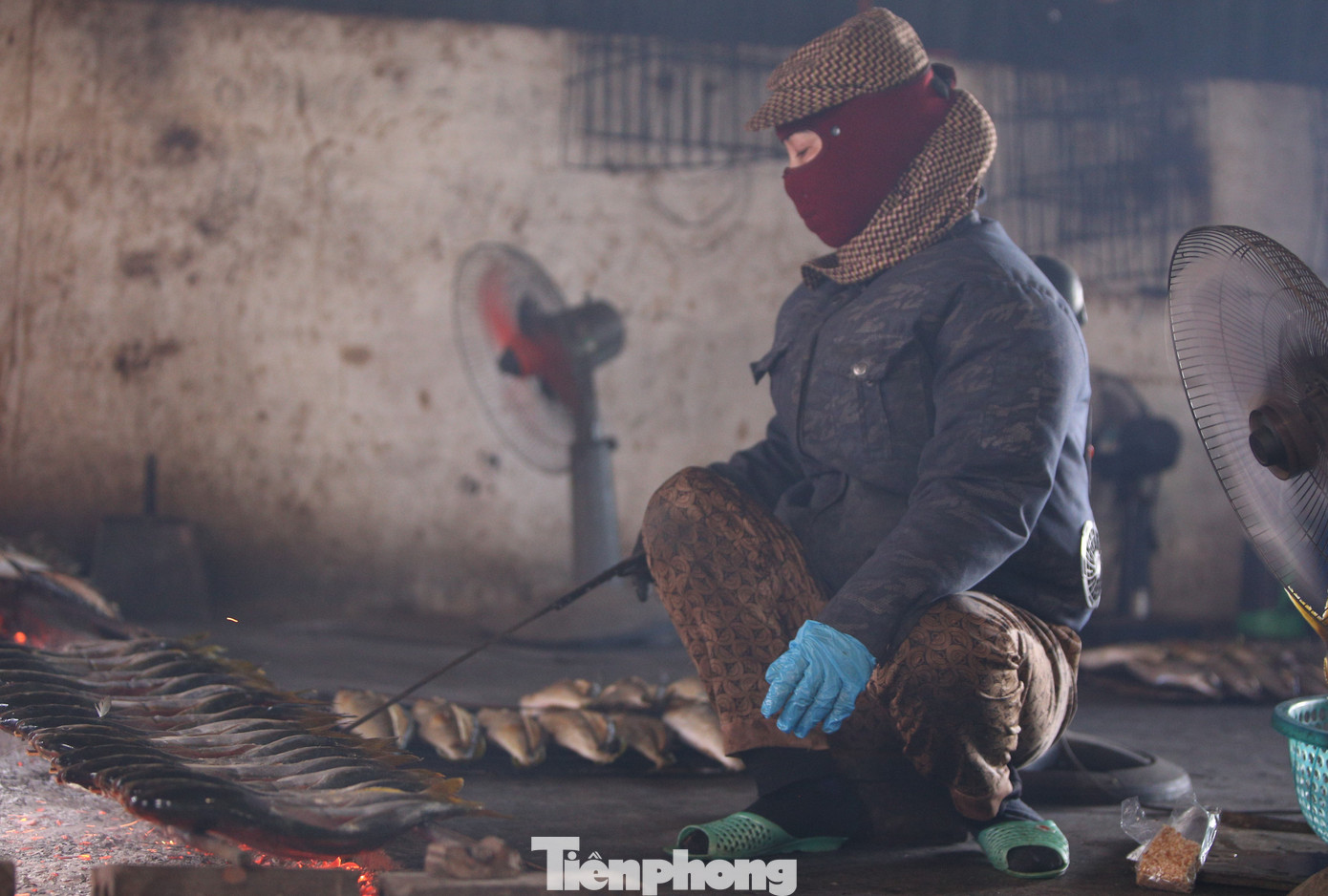 Cá sẽ được nướng bằng than củi, không thêm gia vị, phụ phẩm nên thơm ngon, sạch sẽ.