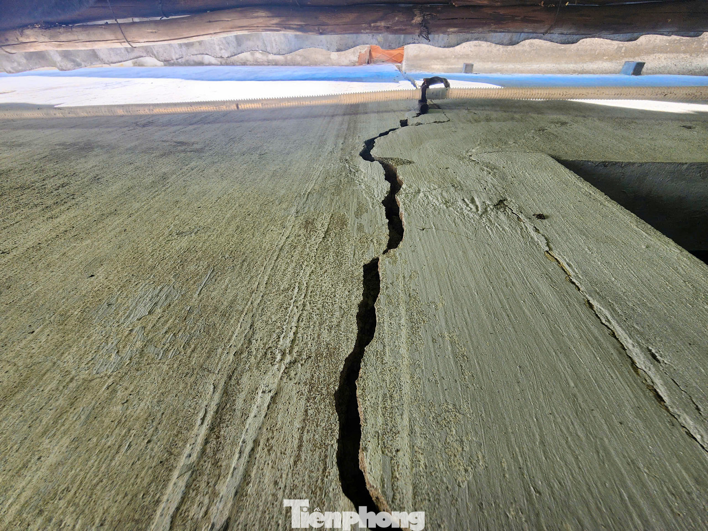 Quá trình thi công cao tốc qua Hà Tĩnh khiến nhiều nhà dân bị ảnh hưởng, ngành chức năng gấp rút xử lý, chi trả bồi thường cho các hộ dân.