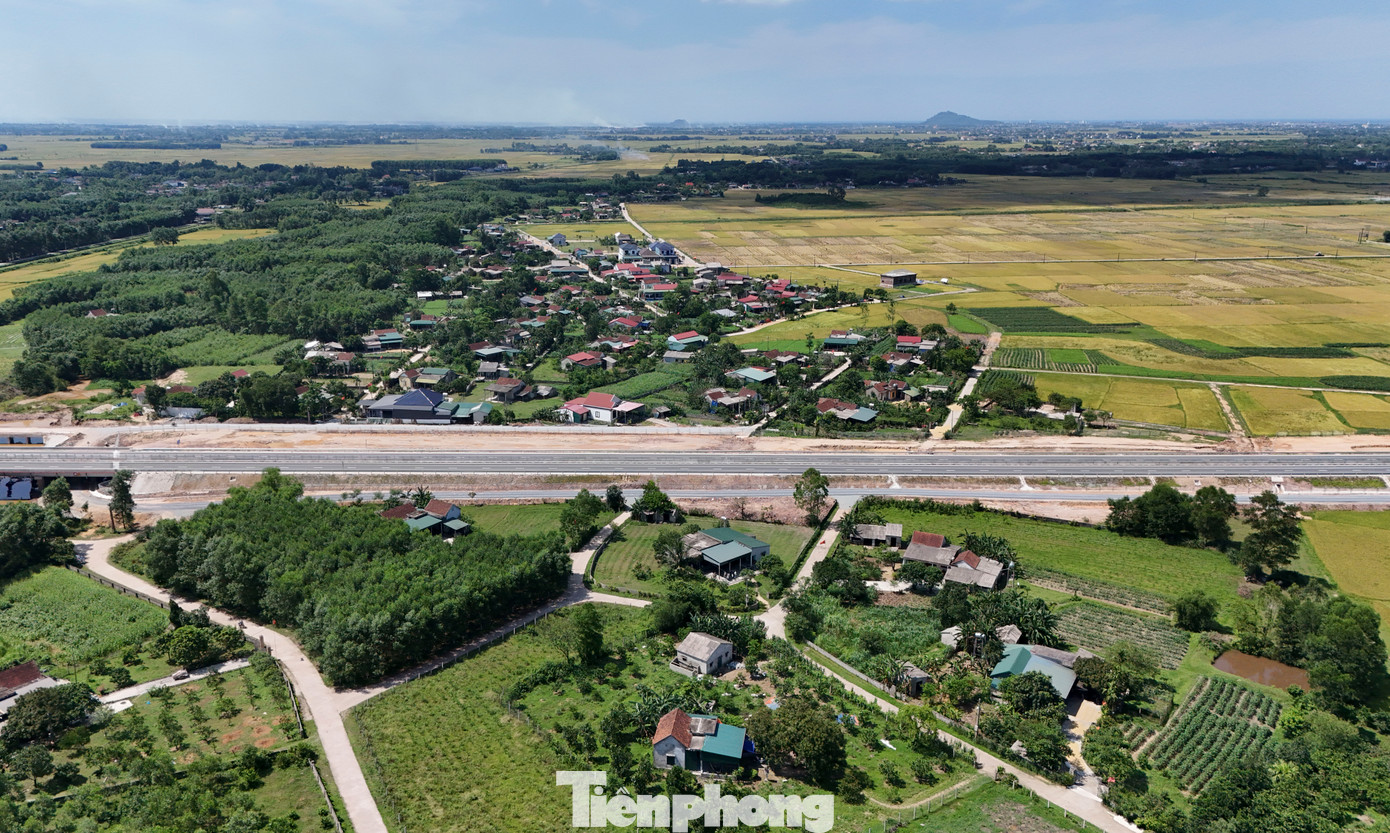 Quá trình thi công cao tốc qua Hà Tĩnh khiến nhiều nhà dân bị ảnh hưởng, ngành chức năng gấp rút xử lý, chi trả bồi thường cho các hộ dân.