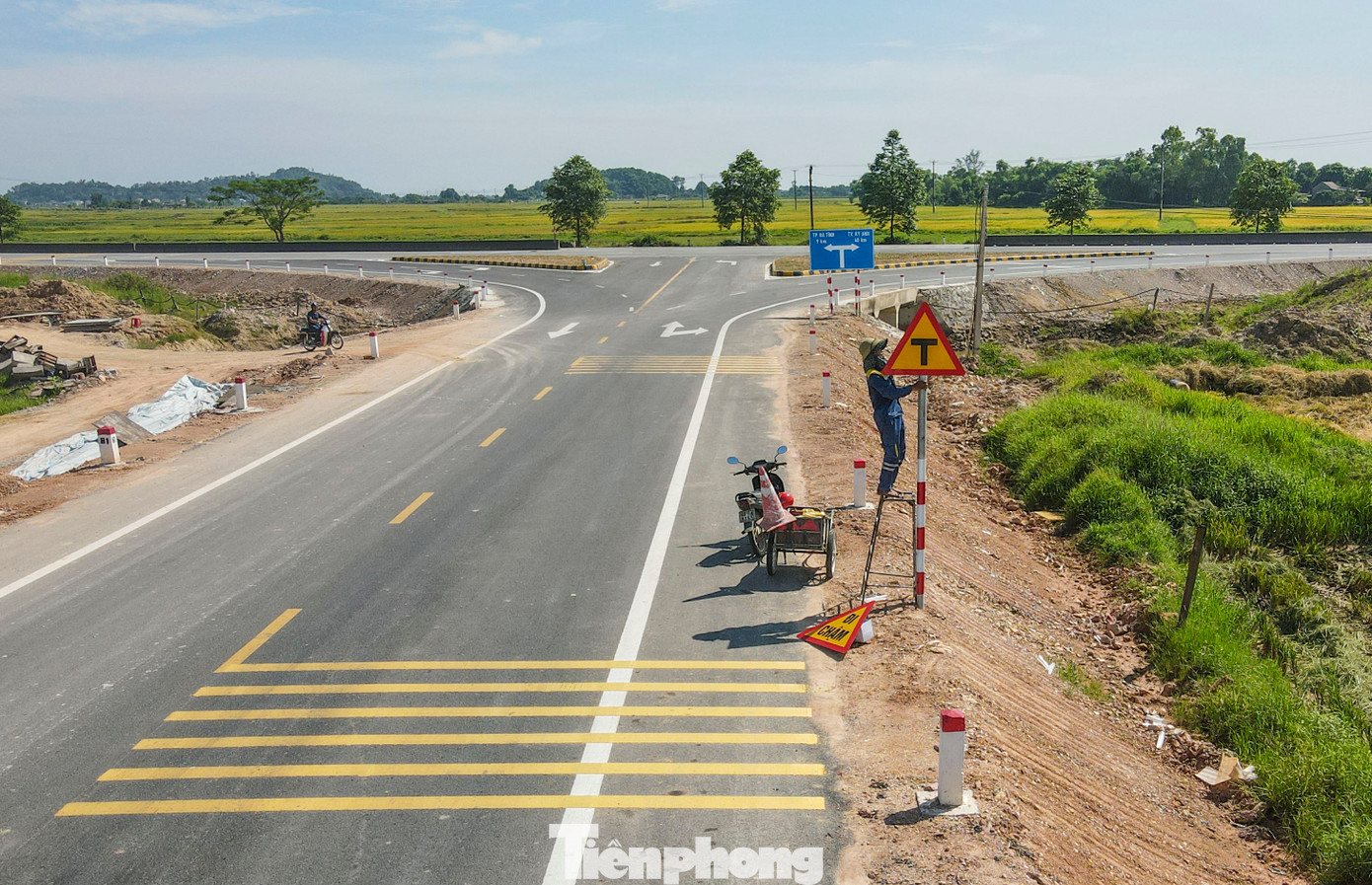 Một số vị trí bất cập khác tại nút giao lên cao tốc và Quốc lộ 1A cũng được đưa ra nhiều phương án đảm bảo an toàn, giảm tai nạn. Một số vị trí bất cập khác tại nút giao lên cao tốc và Quốc lộ 1A cũng được đưa ra nhiều phương án đảm bảo an toàn, giảm tai nạn.