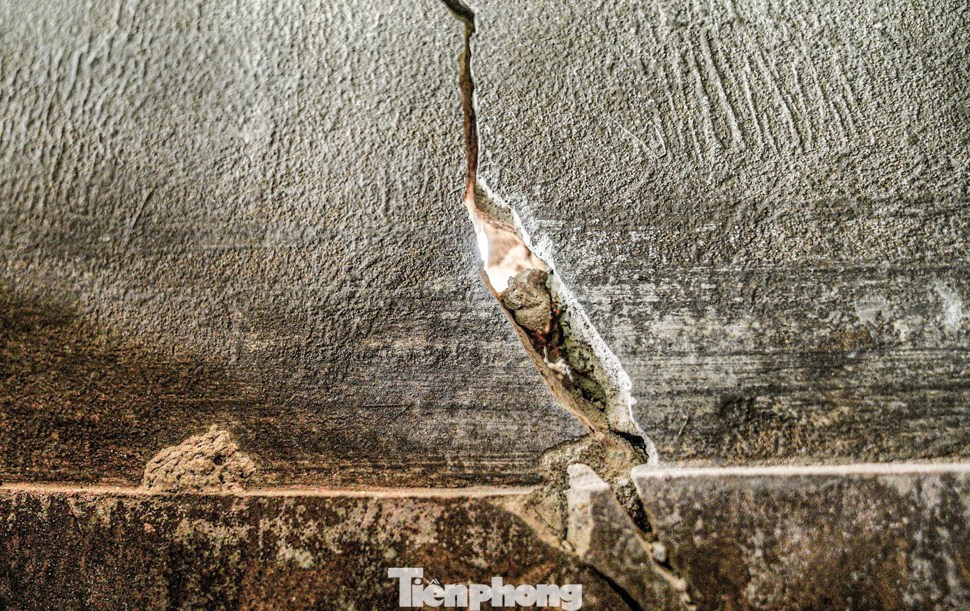 Quá trình thi công cao tốc qua Hà Tĩnh khiến nhiều nhà dân bị ảnh hưởng, ngành chức năng gấp rút xử lý, chi trả bồi thường cho các hộ dân.