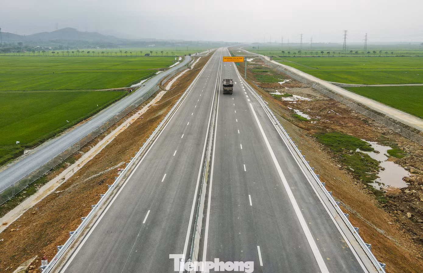 Hơn 2 năm thi công, dự án cao tốc Bãi Vọt - Hàm Nghi và Hàm Nghi - Vũng Áng qua Hà Tĩnh đã hoàn thành, đưa vào khai thác vào cuối tháng 4 này.