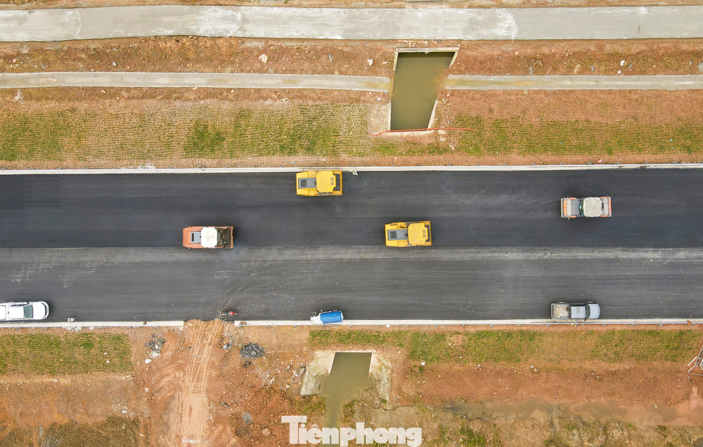 Hệ thống cống, hầm chui dân sinh, mương thoát nước, mương thủy lợi cũng được bố trí khá hợp lý, đảm bảo nhu cầu đi lại, sinh hoạt và sản xuất cho người dân sinh sống dọc tuyến cao tốc.