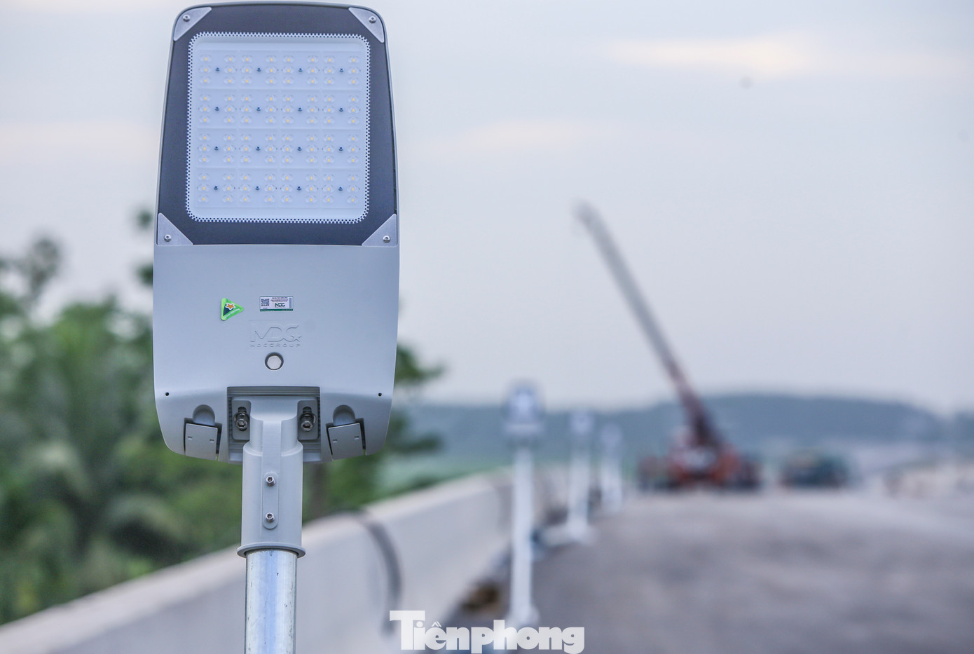 Các thiết bị đèn chiếu sáng hiện đại của MDC Group đang khẩn trương được công nhân lắp đặt trên các dự án cao tốc qua Hà Tĩnh. Các thiết bị đèn chiếu sáng hiện đại của MDC Group đang khẩn trương được công nhân lắp đặt trên các dự án cao tốc qua Hà Tĩnh.