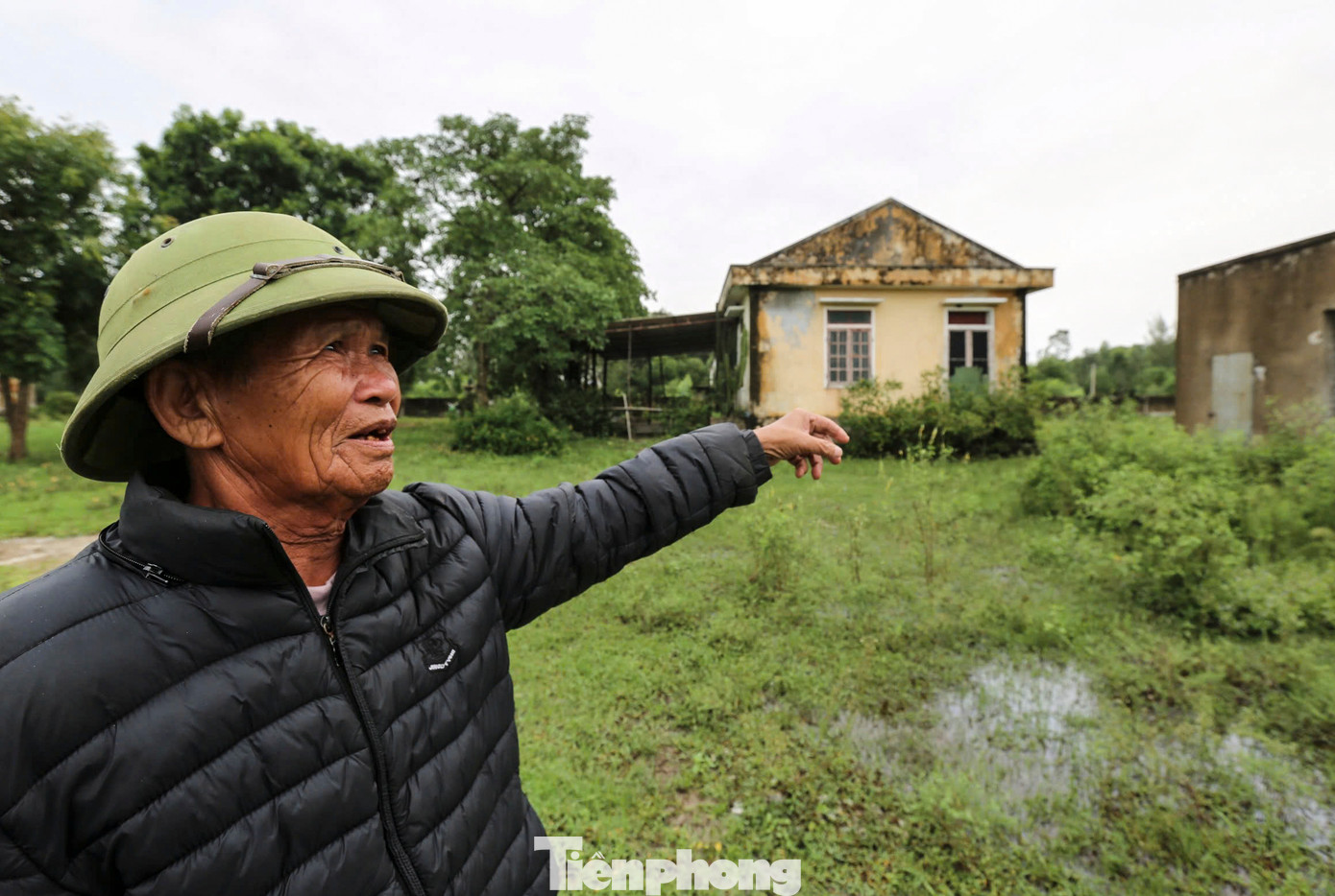 “Dự án bỏ hoang khiến một số tài sản bị đánh cắp, hư hỏng. Nếu dự án không tiếp tục thì nên hoàn trả đất cho địa phương để đầu tư làm việc khác”, người dân xã Xuân Phổ bày tỏ.