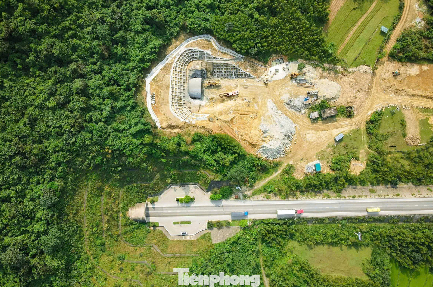 Hiện, khu vực ống hầm phía Nam ở tỉnh Quảng Bình còn vướng mặt bằng, cần sớm được giải phóng để dự án về đích đúng hẹn.