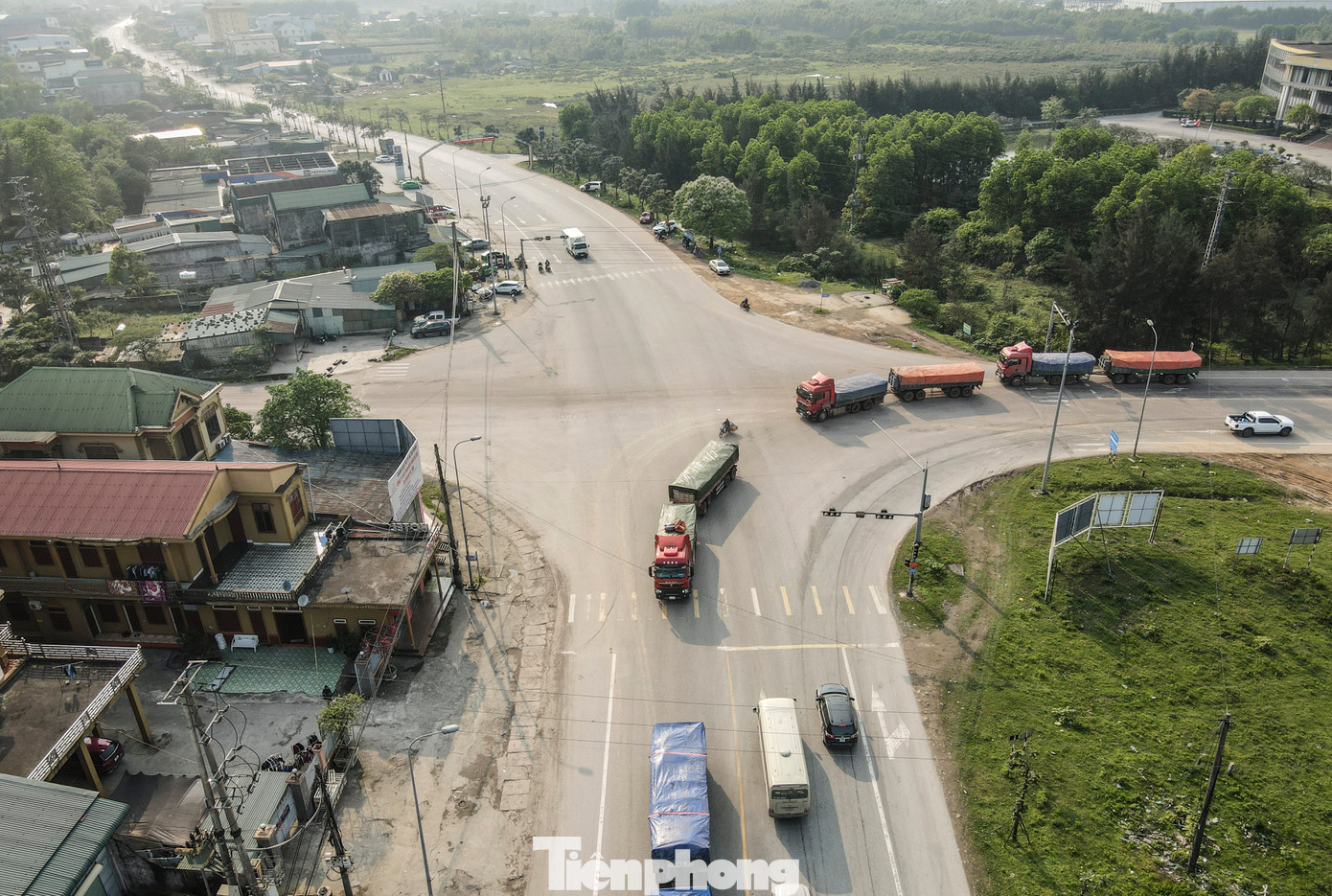 Trước thực trạng trên, vừa qua, tỉnh Hà Tĩnh có văn bản gửi Bộ Xây dựng về việc đề nghị đầu tư nâng cấp, cải tạo quốc lộ 1 đoạn qua Khu kinh tế Vũng Áng, thị xã Kỳ Anh có tổng mức đầu tư dự kiến khoảng 1.540 tỷ đồng. Trước thực trạng trên, vừa qua, tỉnh Hà Tĩnh có văn bản gửi Bộ Xây dựng về việc đề nghị đầu tư nâng cấp, cải tạo quốc lộ 1 đoạn qua Khu kinh tế Vũng Áng, thị xã Kỳ Anh có tổng mức đầu tư dự kiến khoảng 1.540 tỷ đồng.