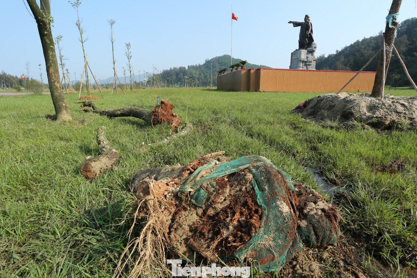 Dù chưa hoàn thiện, bàn giao toàn bộ dự án song nhiều hạng mục đã xuống cấp, hư hỏng.