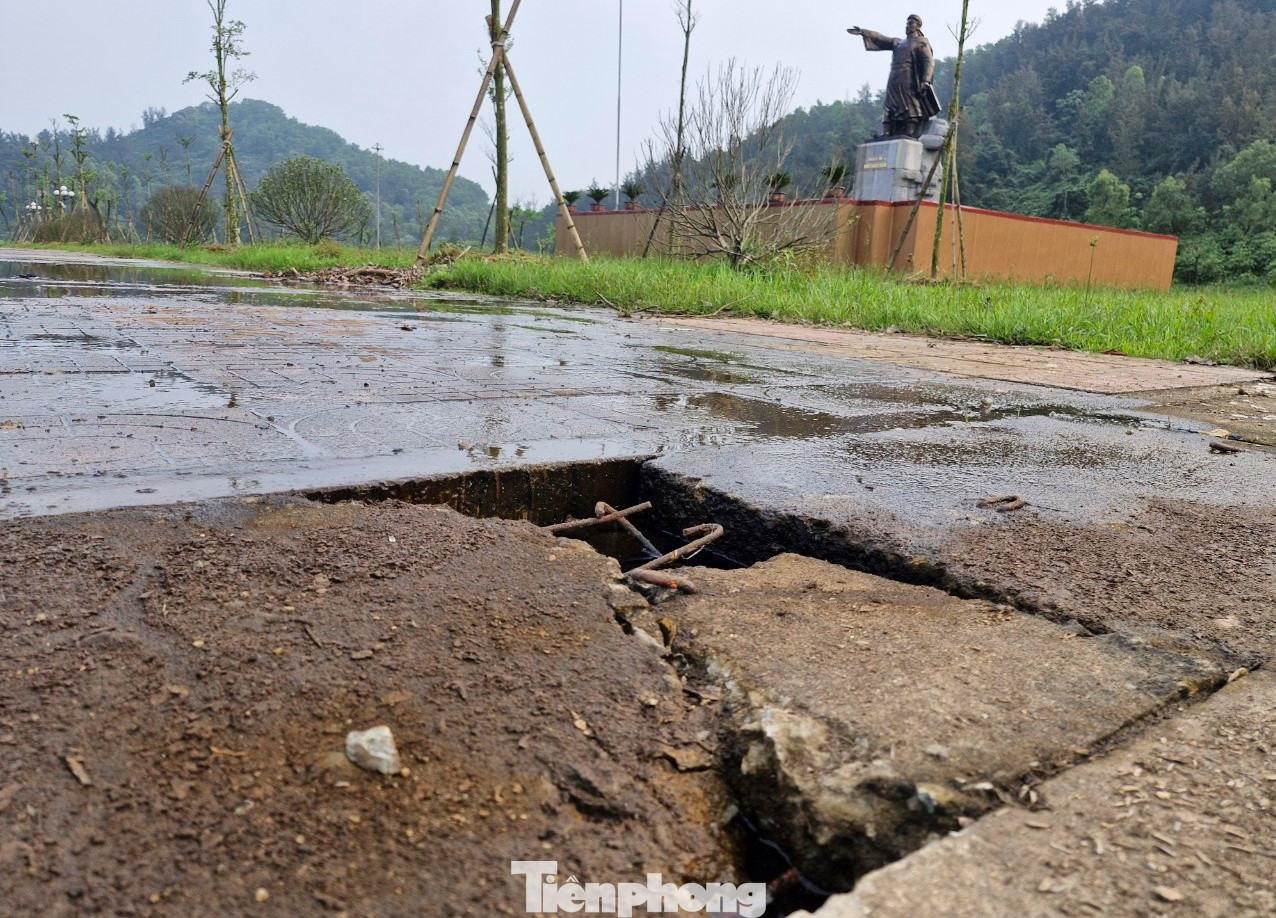 Hệ thống thoát nước đã rạn nứt, gãy vỡ.