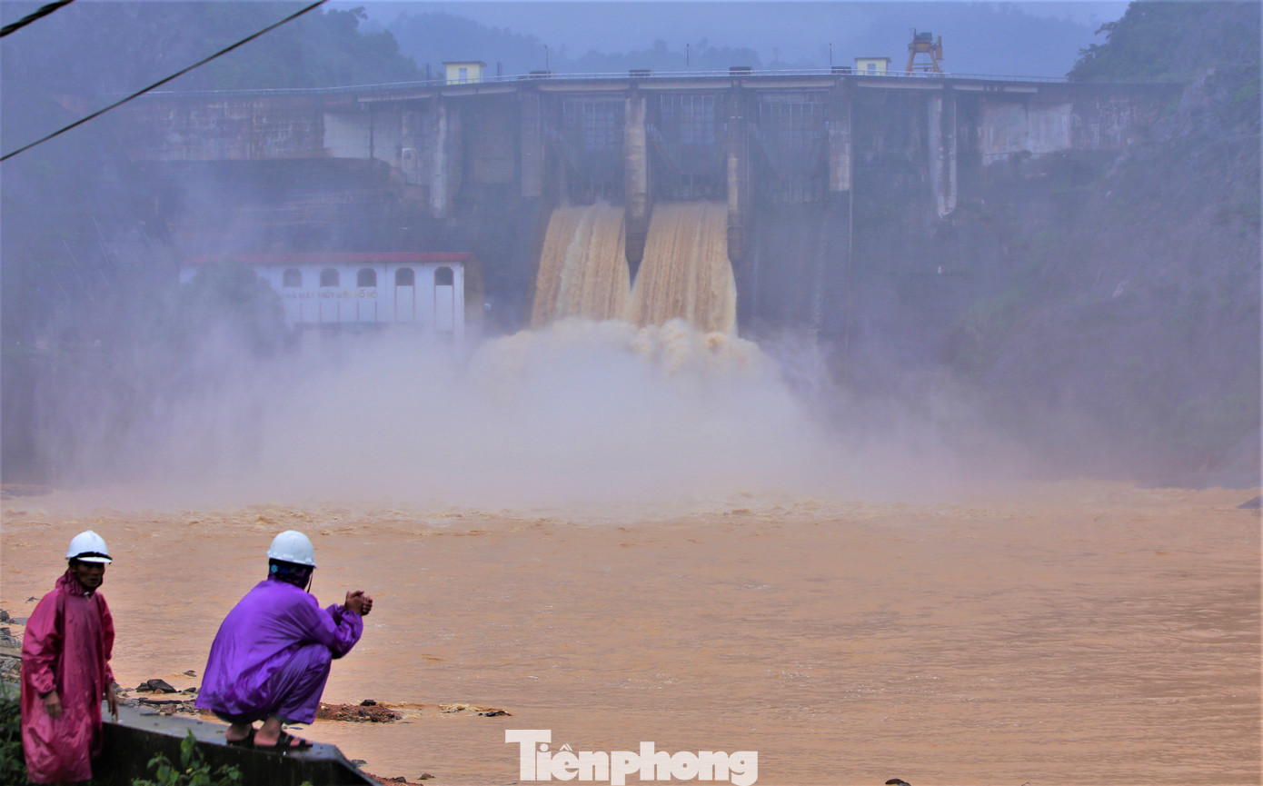Ngoài Hương Khê, mưa lũ cũng gây ra thiệt hại cho các địa phương khác như Vũ Quang, Đức Thọ, Cẩm Xuyên, Thạch Hà, thị xã Hồng Lĩnh...