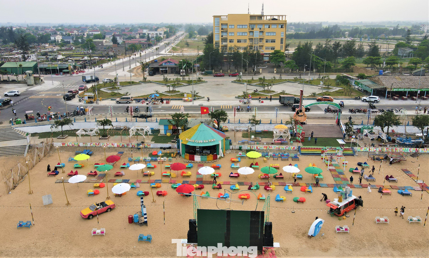 Đại diện Ban quản lý Khu du lịch Thiên Cầm cho biết, để chuẩn bị cho mùa du lịch 2024, địa phương đã thực hiện các dự án xây dựng, chỉnh trang hạ tầng Khu du lịch biển Thiên Cầm, phục vụ du khách.