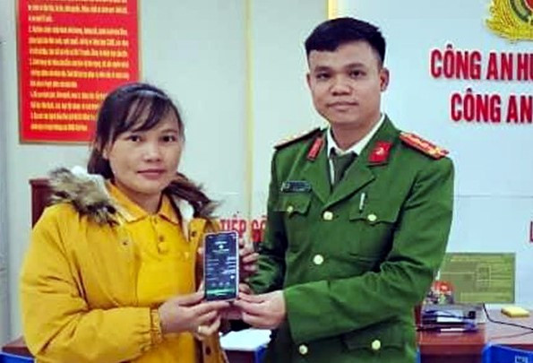 Công an hỗ trợ tìm lại số tiền chị Xuân chuyển nhầm.