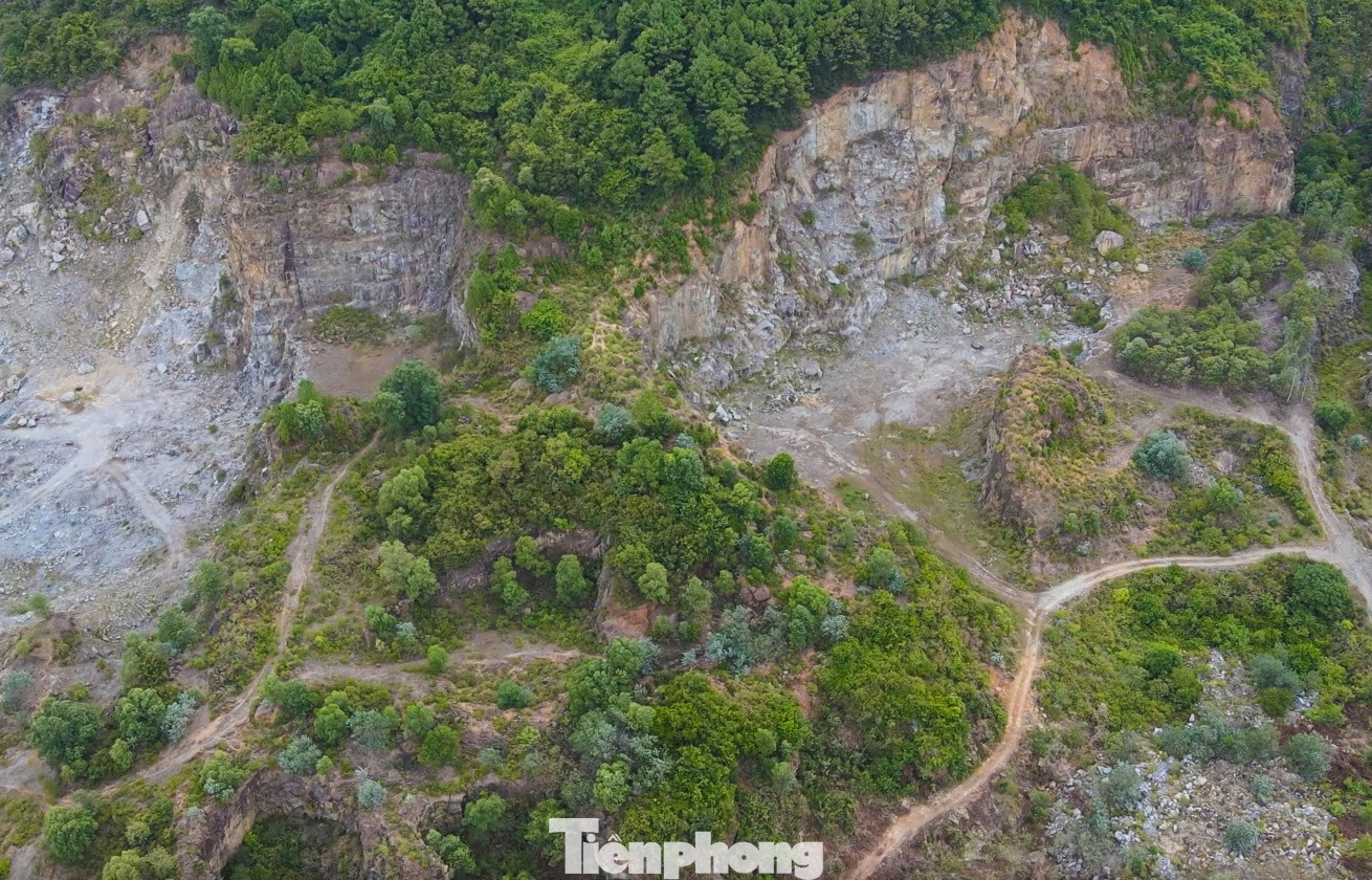 Theo lãnh đạo UBND xã Vượng Lộc (huyện Can Lộc), địa phương có 5 mỏ đá song 2 mỏ đã dừng hoạt động. Tuy nhiên, việc chậm khắc phục môi trường, thu dọn máy móc tiềm ẩn nguy cơ mất an toàn. Xã từng kiến nghị các ngành chức năng yêu cầu các mỏ cần có phương án xử lý và đảm bảo an toàn cho người dân, gia súc trên địa bàn.