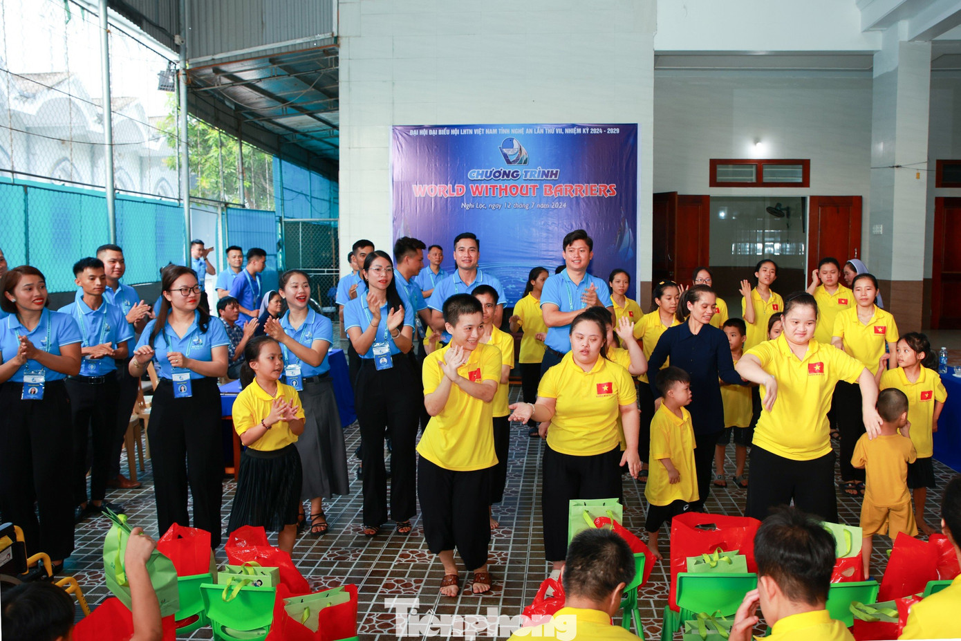 Trung tâm mồ côi khuyết tật Mẹ Terexa Calcutta, xã Nghi Vạn, huyện Nghi Lộc được chính thức công nhận hoạt động từ năm 2007, hiện đang chăm sóc 52 các em là trẻ mồ côi, khuyết tật, không nơi nương tựa, có hoàn cảnh khó khăn.