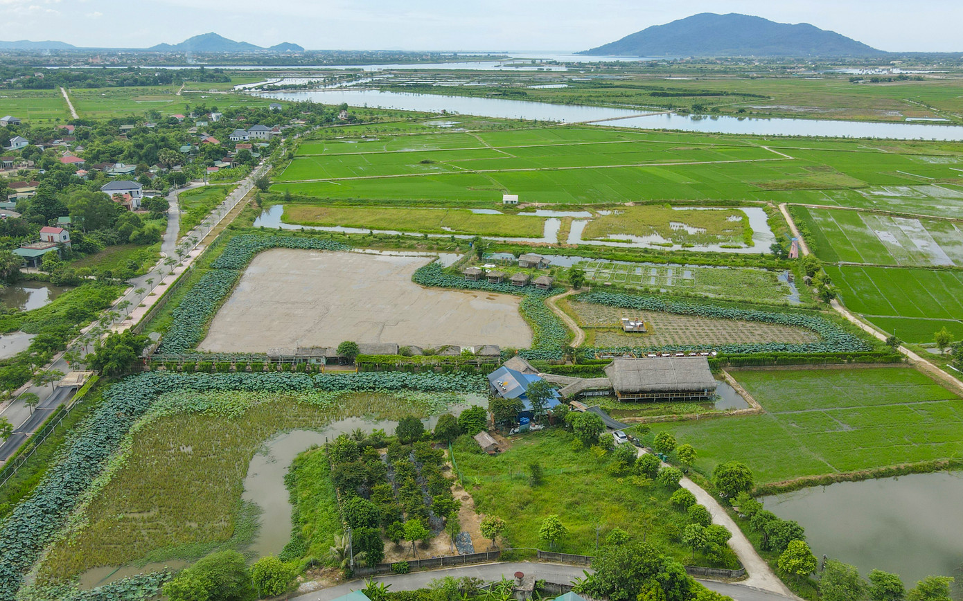 Tại phường Trần Phú (tức xã Thạch Hạ, TP Hà Tĩnh cũ), một mô hình thí điểm phát triển kinh tế kết hợp nông nghiệp sinh thái, ẩm thực cũng trở thành địa điểm hút khách.