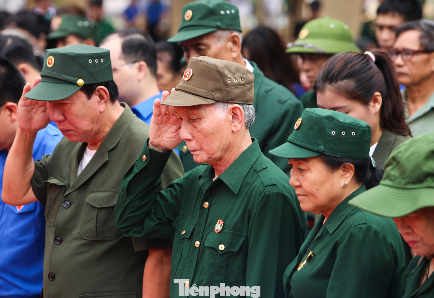 Hàng trăm cựu TNXP, cựu chiến binh từng tham gia công cuộc mở đường Trường Sơn, vận tải hàng hóa chi viện... đã có mặt tại Lễ kỷ niệm đặc biệt này.