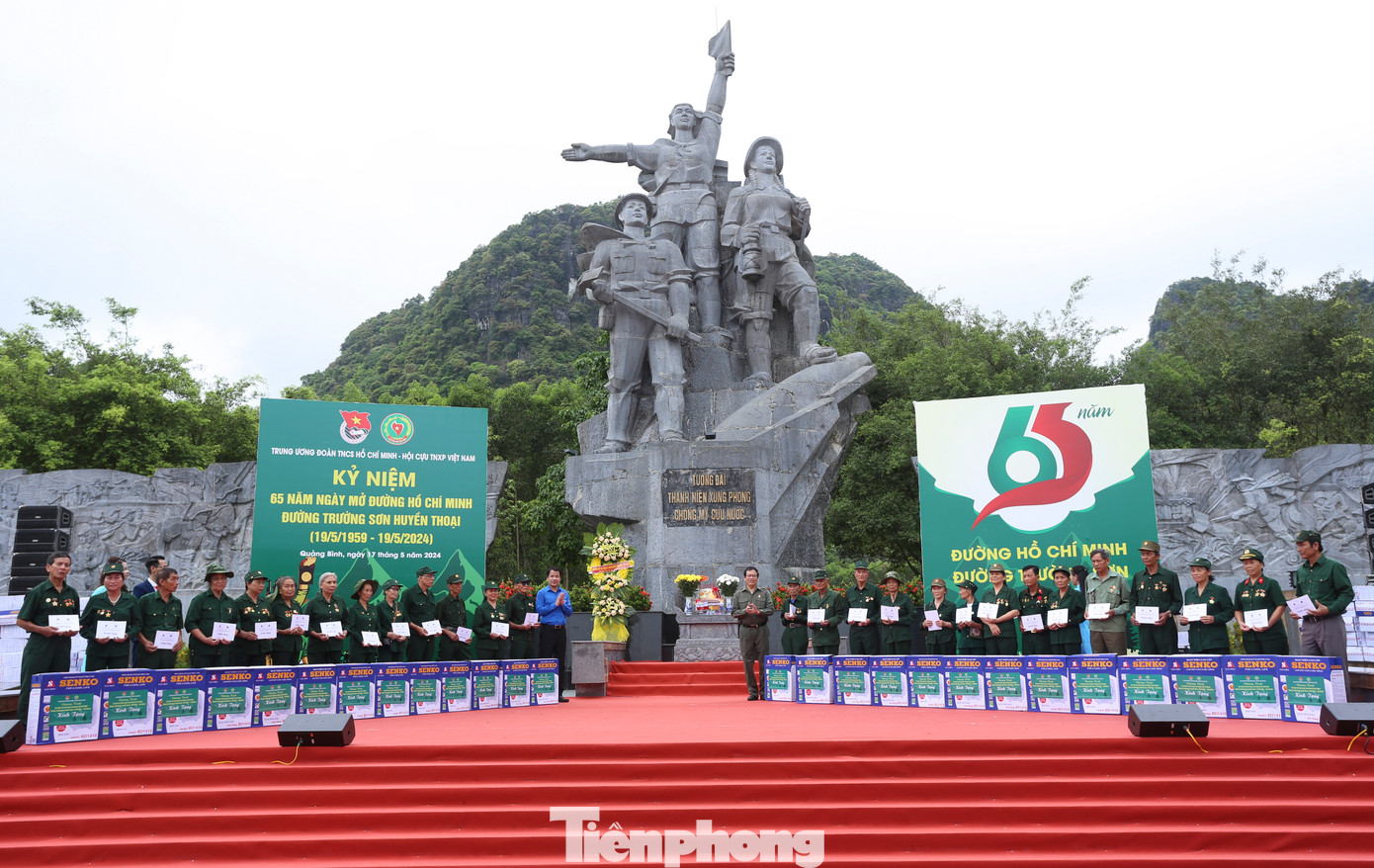 Ban tổ chức và các đơn vị tài trợ trao tặng Tỉnh Đoàn Quảng Bình dự án mô hình hỗ trợ giảm nghèo từ nuôi bò trị giá 1 tỷ đồng; nguồn vốn vay giải quyết việc làm trị giá 1 tỷ đồng; trao tặng các công trình thanh niên, chương trình an sinh xã hội trị giá 1,05 tỷ đồng cùng nhiều phần quà tặng cựu TNXP, cựu chiến binh.