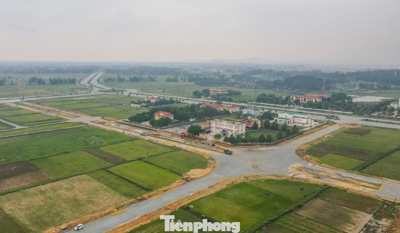 Các tuyến đường, khu đô thị cũng được quy hoạch, xây dựng.