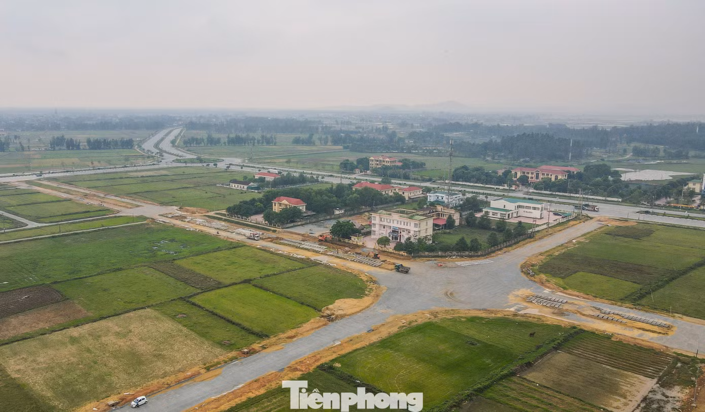 Các tuyến đường, khu đô thị cũng được quy hoạch, xây dựng.