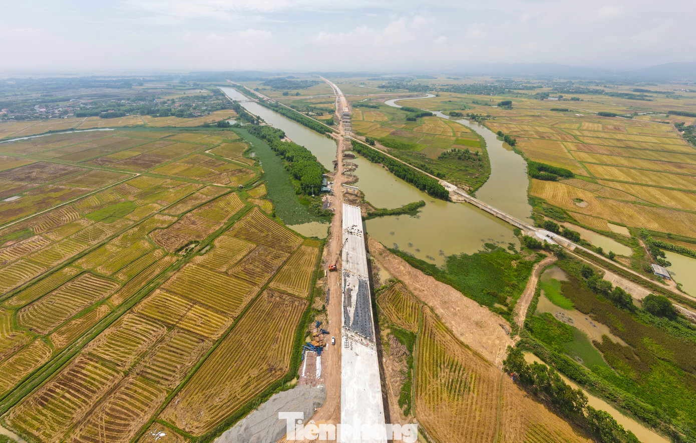 Dự án đường bộ cao tốc Bắc – Nam đoạn Bãi Vọt - Hàm Nghi đang được đẩy nhanh tiến độ.