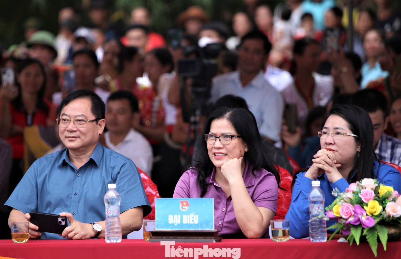 Tham dự lễ khánh thành có Nhà báo Lê Xuân Sơn - Tổng biên tập Báo Tiền Phong; GS.TS Thái Văn Thành - Giám đốc Sở GD&amp;ĐT Nghệ An; bà Nguyễn Thị Kim Chi - Bí thư Đảng uỷ khối các cơ quan của tỉnh; chị Nguyễn Thị Phương Thuý - Phó bí thư Tỉnh đoàn cùng lãnh đạo UBND huyện Tân Kỳ, xã Tiên Kỳ và hàng trăm người dân địa phương.