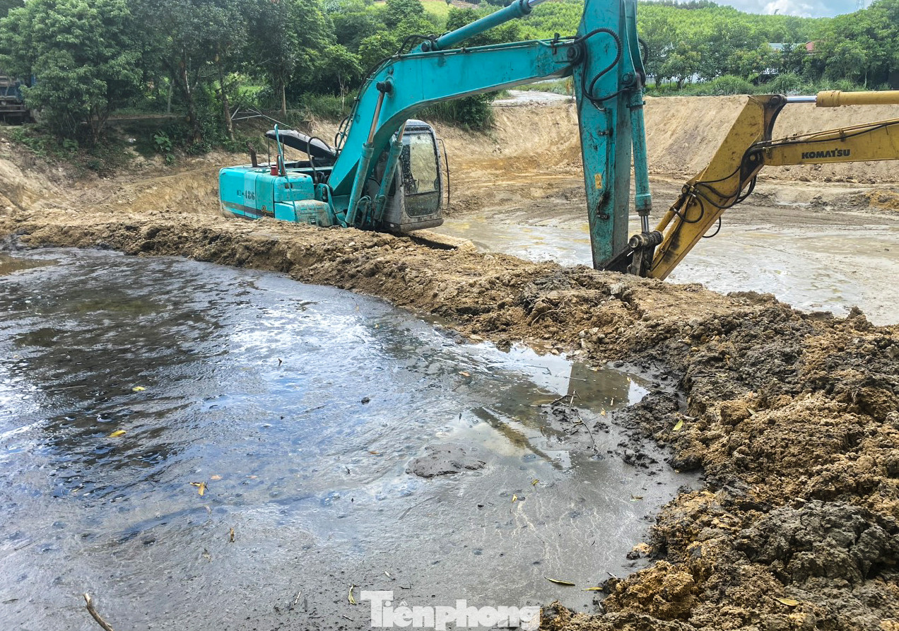 Người dân nhiều lần cầu cứu vì trại lợn xả chất thải ra môi trường. Người dân nhiều lần cầu cứu vì trại lợn xả chất thải ra môi trường.