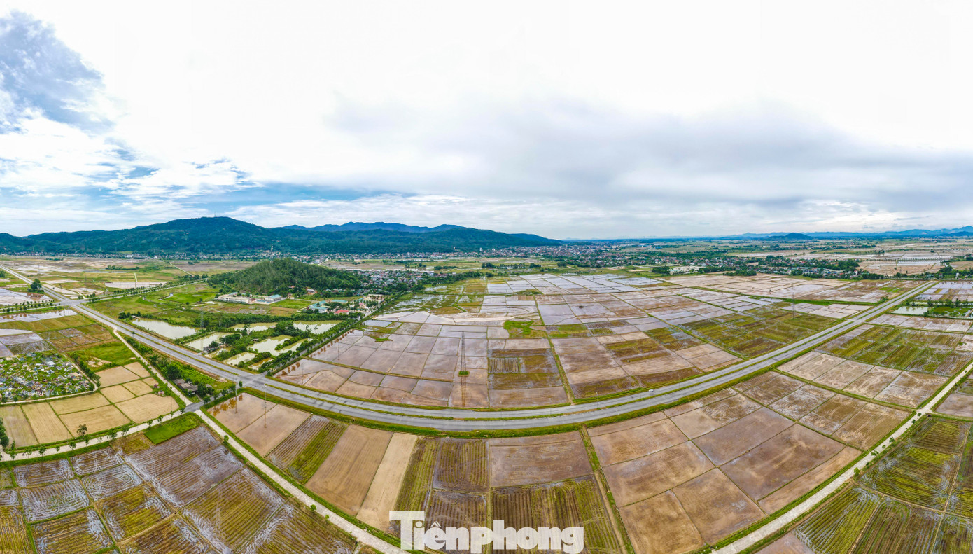 Dự án Đường vành đai thị xã Hồng Lĩnh, tỉnh Hà Tĩnh có chiều dài gần 3km, rộng 30m, do UBND thị xã Hồng Lĩnh làm chủ đầu tư với tổng mức 150 tỷ đồng từ nguồn vốn Dự án BIIG2. Công trình do Công ty TNHH Như Nam là đơn vị thi công. Được khởi công vào tháng 12/2020 và theo dự kiến sẽ hoàn thành sau 30 tháng.