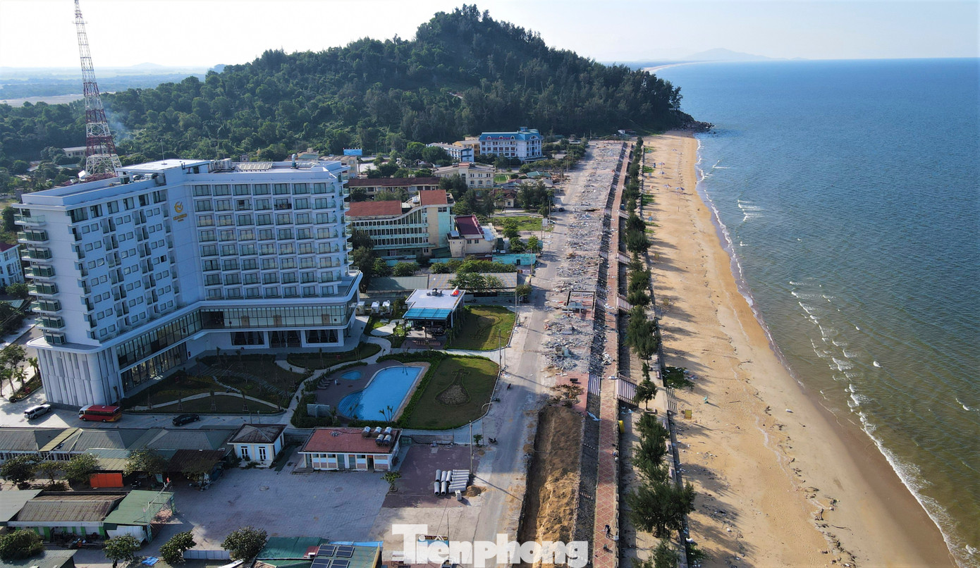 Không gian rộng rãi, thông thoáng với Khu du lịch biển Thiên Cầm. Việc giải tỏa cũng nâng tầm cho các khu nghỉ dưỡng cao cấp với view biển.