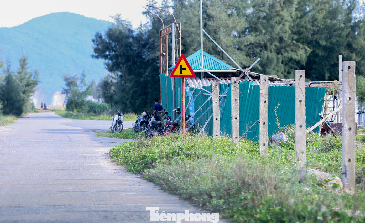 Tuy nhiên, nơi đây còn nhiều dự án đầu tư song chậm triển khai hoặc thi công dang dở gây khó khăn cho việc phát triển kinh tế - xã hội địa phương.