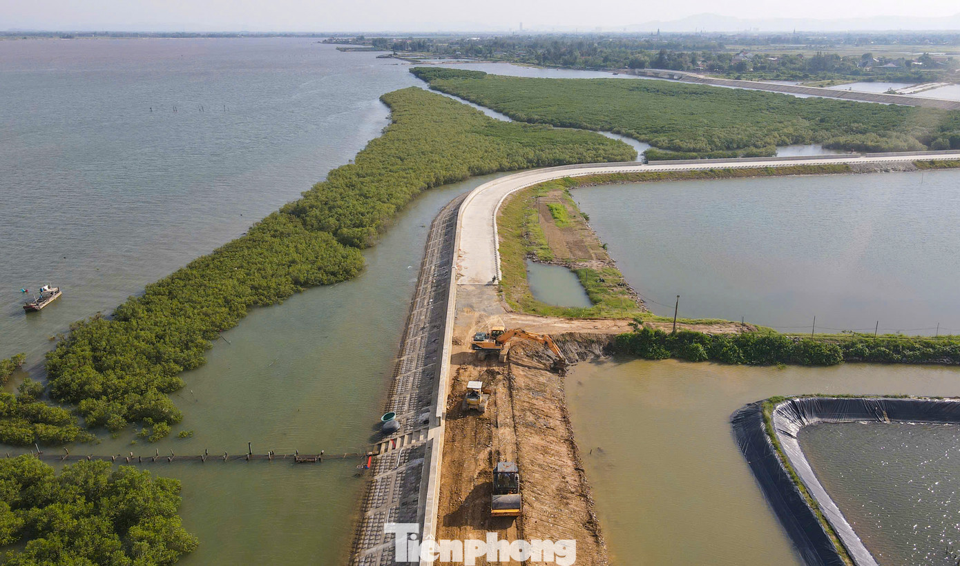 Theo Ban Quản lý dự án đầu tư xây dựng huyện Lộc Hà, dự án này chậm triển khai cũng do vướng mặt bằng các hộ nuôi trồng thủy sản. Đến nay, địa phương đang tìm phương án xử lý, tháo gỡ vướng mắc.