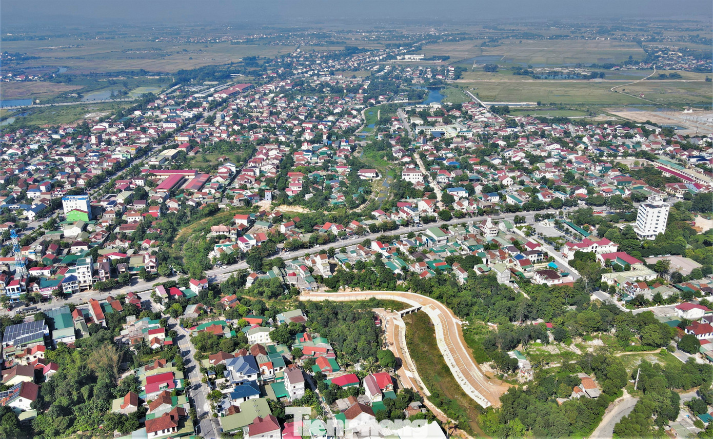 Năm 2018, dự án chống sạt lở hai bờ kè Bình Lạng (giai đoạn 2 từ cầu Bình Lạng đến cầu Đôi, phường Bắc Hồng, thị xã Hồng Lĩnh, Hà Tĩnh) triển khai thi công. Công trình do UBND thị xã Hồng Lĩnh làm chủ đầu tư với tổng mức vốn gần 20 tỷ đồng, do Công ty Cổ phần Thảo Nguyên (đóng tại huyện Thạch Hà, Hà Tĩnh) thi công.