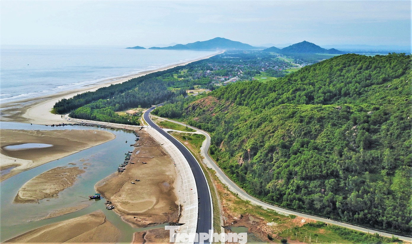 Tuyến đường hoàn thành, đưa vào sử dụng, khai thác toàn tuyến vào cuối năm 2022. Trong hình là đoạn giáp ranh giữa hai huyện Nghi Xuân và Lộc Hà.