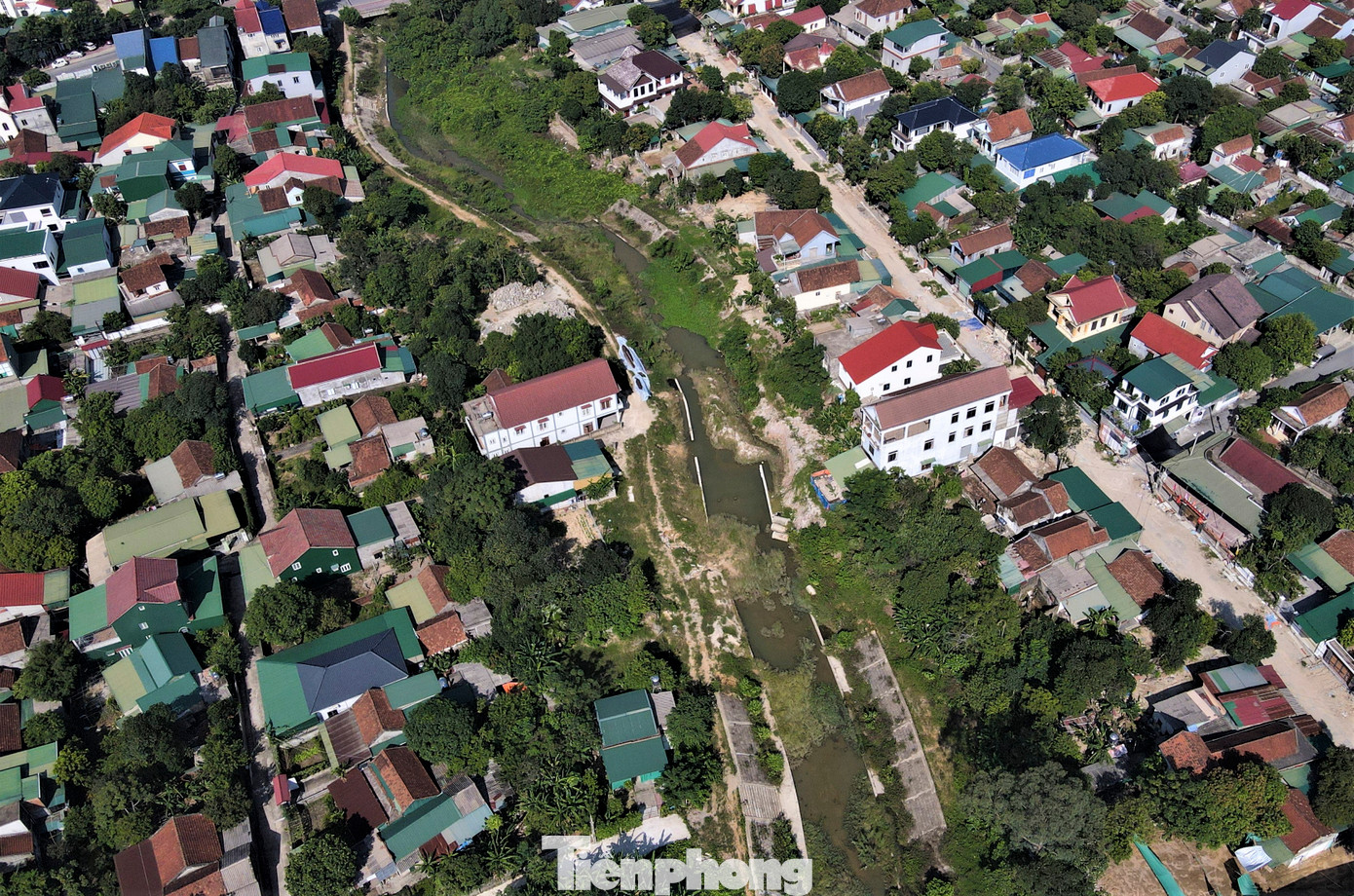 Người dân địa phương cho biết, dự án chậm triển khai gây nhiều bất cập, ảnh hưởng các hộ dân sống bên cạnh, nhất là mùa mưa bão.